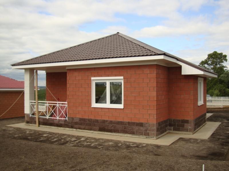  Дом из кирпича на садовом участке